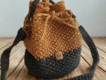 Cartera de rafia tejida a crochet